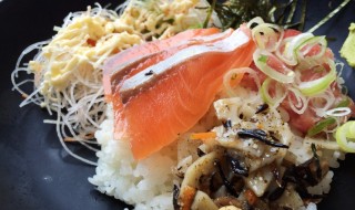 東京ビッグサイト　海鮮健康丼魚とと