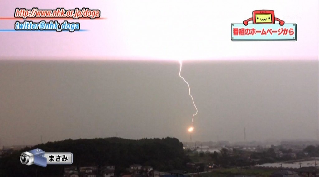 雷が鉄塔に落ちた瞬間のiphone動画がnhk総合で放映されました フォロワーが１２万人増えるiphone写真 動画