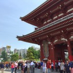 宝蔵門と東京スカイツリー